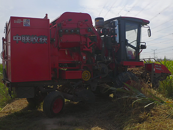 中聯收獲2020款玉米機作業視頻
