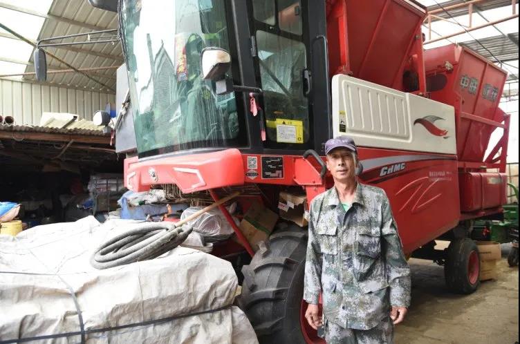 花生撿拾收獲機——還是中聯收獲更靠譜!