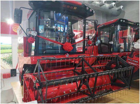 “中國紅、紅動中國”-鄭州中聯閃耀國際農機展