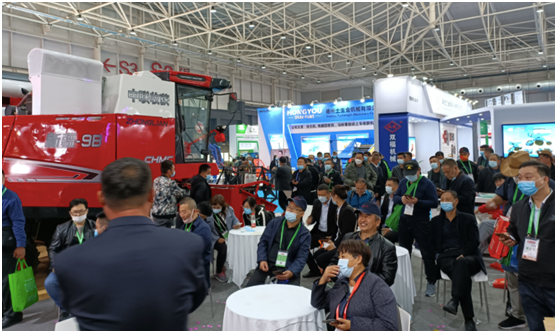 “中國紅、紅動中國”-鄭州中聯閃耀國際農機展