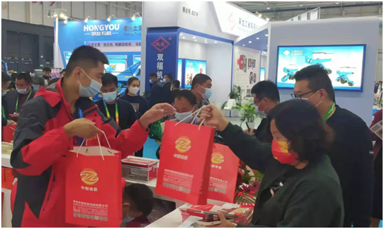 “中國紅、紅動中國”-鄭州中聯閃耀國際農機展