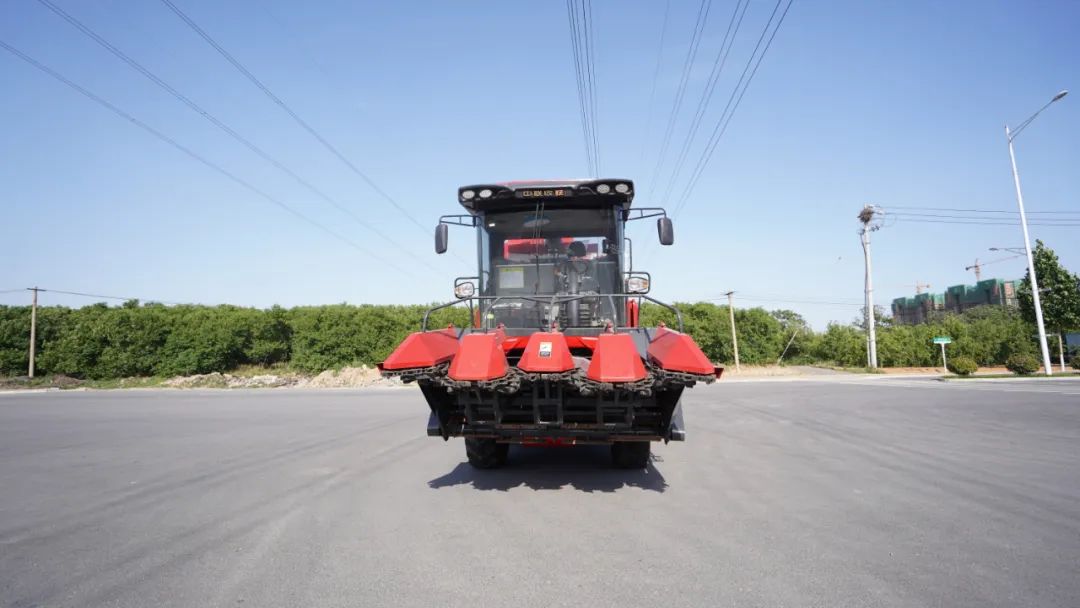 保定用戶于立賓:日均作業100畝 “致富利器”中聯收獲玉米機 930-4.jpg