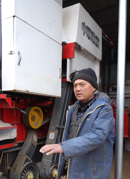 老農機手連續入手三臺中聯收獲,談及使用感受連連稱贊! 2203.png